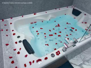 Suite 1 Private Jacuzzi Spa Hot Tub & Sauna - 7