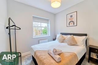 Central and Stylish, Garden and Parking - 2