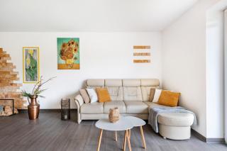 Großes Ferienhaus Im Grünen - - 8