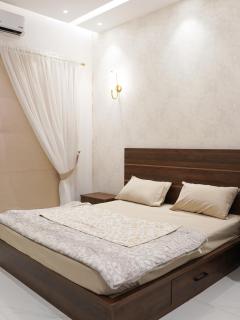 Luxury Room In Lahore - 4