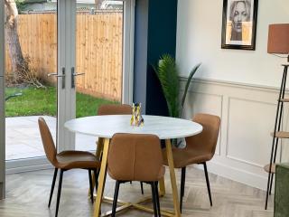 Luxury 2 bed new-build house near Science & Business parks - 9