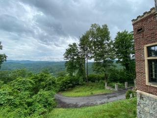 The Castle at Valle Crucis - 5