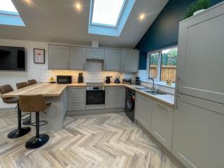 Luxury 2 bed new-build house near Science & Business parks - 2