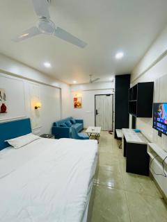 Cozy luxury room with balcony - 5