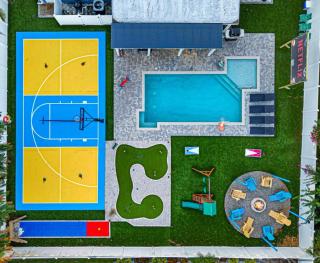 Private Oasis Pool Putting Green & Court - 0