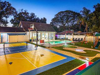 Private Oasis Pool Putting Green & Court - Largo - 7