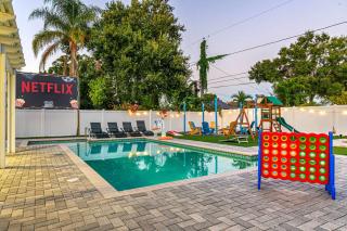 Private Oasis Pool Putting Green & Court - 2