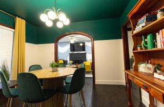 Private home with Hot Tub & Mini Golf & Fun Vibes near downtown Houston - 2