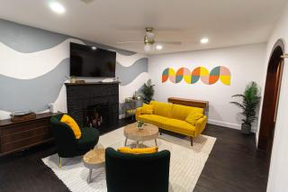 Private home with Hot Tub & Mini Golf & Fun Vibes near downtown Houston - 1