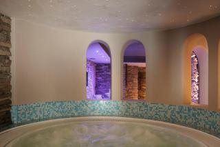 Alpenvilla Large Family Apartment - by Familiaris- Pools 500 meters - 1