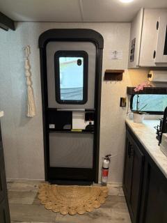 Modern Luxury RV Retreat, Your Cozy Tiny Home - Margate - 7