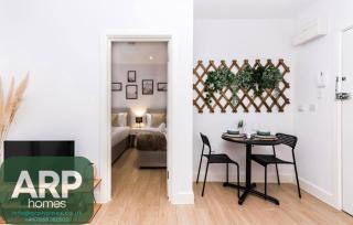 Elegant Central, Private Parking, Leisure, Contractor - 0