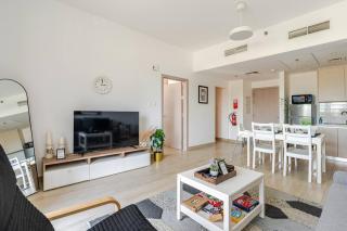 F1 - A Place to Stay 1BR Waters Edge Yas Island - Theme Parks - 6