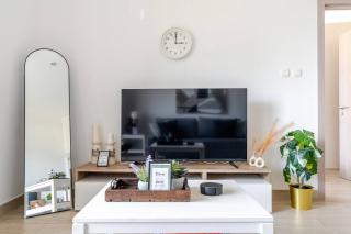 F1 - A Place to Stay 1BR Waters Edge Yas Island - Theme Parks - 8