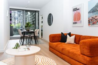 Luxury 3 Bedroom CBD Retreat Family Comfort with Pool Gym Sauna - 5