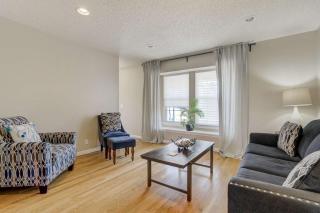 Deep Blue Spacious Escape w Hot Tub & Playground - 1