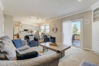 Deep Blue Spacious Escape w Hot Tub & Playground - 2