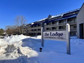 B213 Stylish Loon Mountain Studio Condo with Pool and Hot Tub - 3