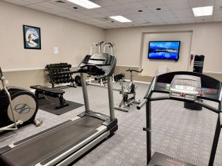 B213 Stylish Loon Mountain Studio Condo with Pool and Hot Tub - 1