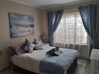 Sunflower Stables Cottage in the Garden - 6