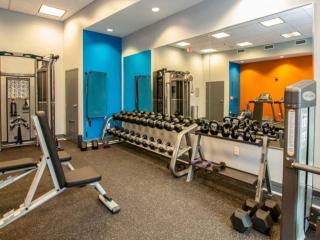 The Downtown Gem Modern Luxe Escape 2 - 8