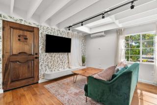 Quiet Upper-Level LA Studio Full Kitchen Prime LA - 5