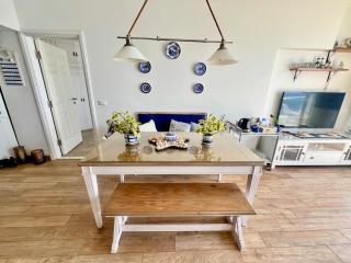 Elegant Unique Beachfront Apartment - 9