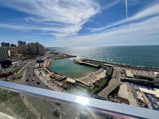 Elegant Unique Beachfront Apartment - 7