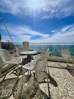 Elegant Unique Beachfront Apartment - 5