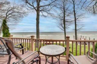 Waterfront Lake Huron Home - Private Beach! - 9