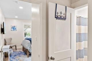 Cozy Coastal Cottage - 7