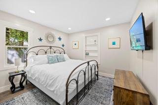 Cozy Coastal Cottage - 7