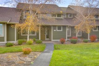 Eagle Crest Retreat Creekside Townhome with Hot Tub - 9