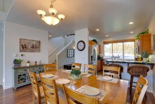 Eagle Crest Retreat Creekside Townhome with Hot Tub - 3