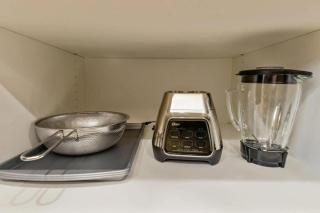 3 Min to DT Lux Townhome 2 Car Garage King Bed - 6