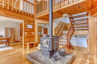 Great Blue Lodge - Spacious Ski Lodge, Hot Tub, Sauna, Game Room & More - 2