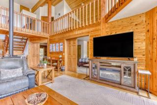 Great Blue Lodge - Spacious Ski Lodge, Hot Tub, Sauna, Game Room & More - 1