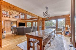 Great Blue Lodge - Spacious Ski Lodge, Hot Tub, Sauna, Game Room & More - 2