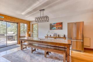 Great Blue Lodge - Spacious Ski Lodge, Hot Tub, Sauna, Game Room & More - 1