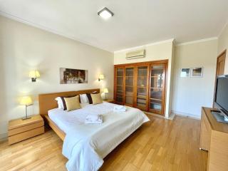 Victoria Boulevard by Garvetur - 2