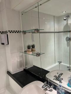 Premium 2BR Apt in City Centre - prime Location - 1