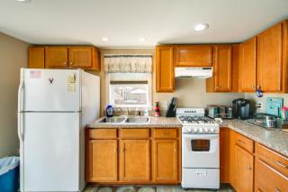 Cozy Hampton Cottage - Walk to Beaches and Marina! - 2