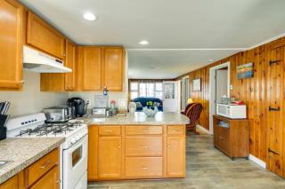 Cozy Hampton Cottage - Walk to Beaches and Marina! - 1