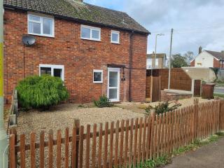 Spacious 3BR Home with Large Garden - Ashford, Kent - 4