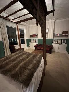 Modern Seaside Escape with English Charm - 8