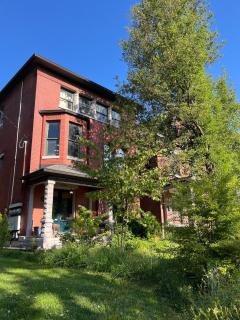 Historic Old Louisville Creative Retreat w Large Fenced Yard - 2