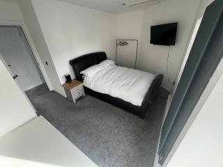 Entire house, close to central Bristol - 1