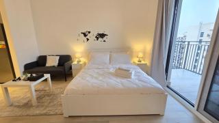 F1 - Lily Studio Waters Edge Yas Island Theme Parks, Canal and Pool View - 3