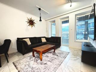 White Marble in Black Pearl Chic City Centre - 0