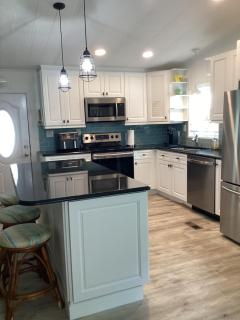 Lake Paradise Cottage - 7